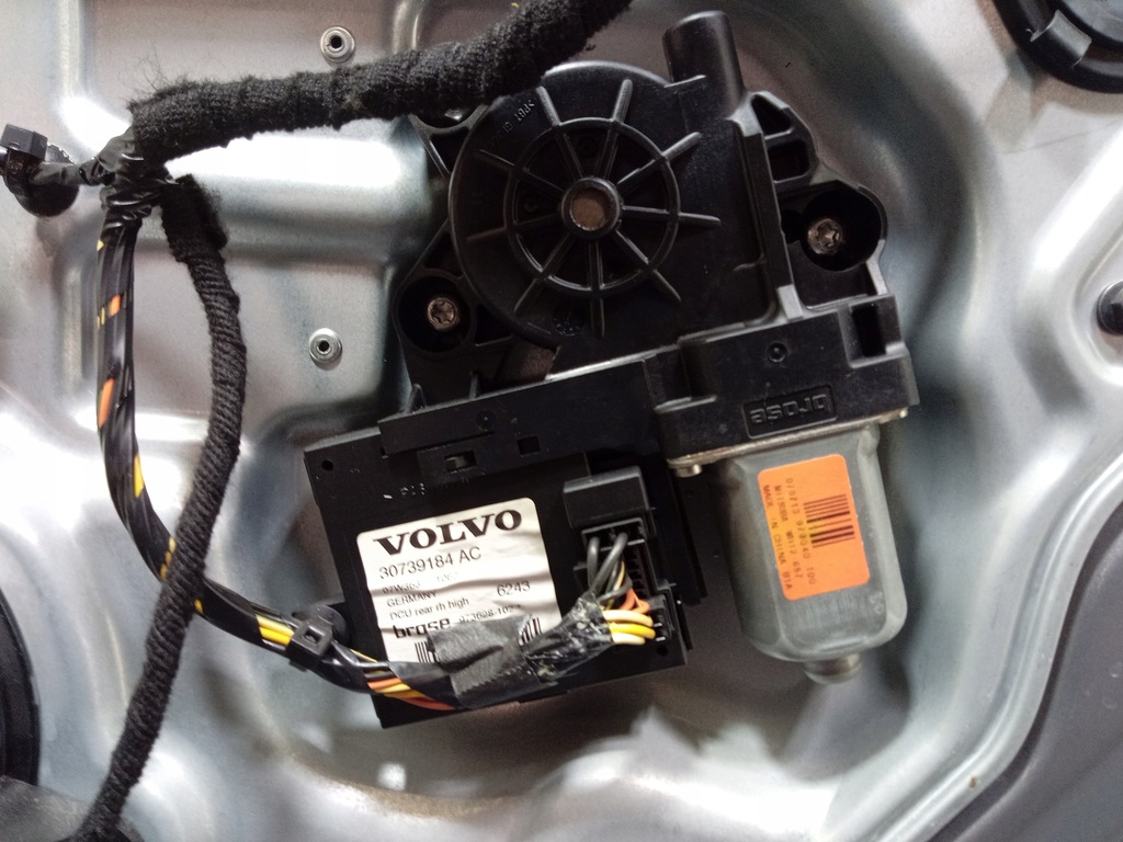 фото №5, Volvo v50 дверь задняя правое flint grey металлик