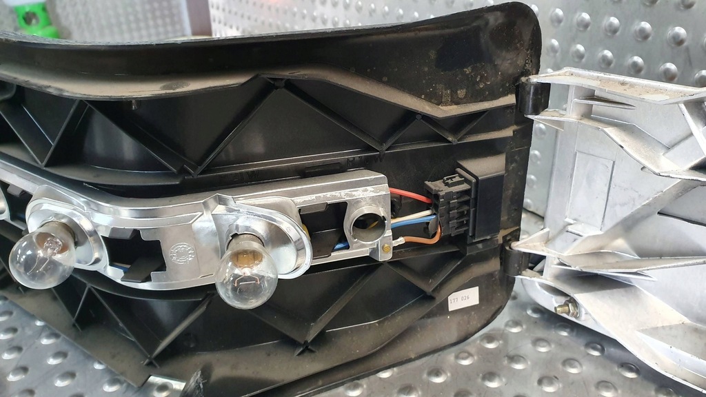 фото №11, Лампа задня права mercedes sl r129 w129 1298201864 89-