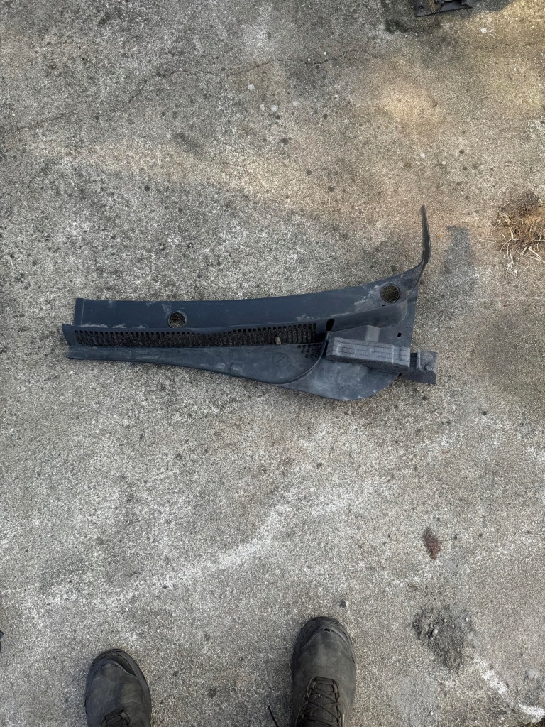 Купити Жабо ліве vw taigo 2g7 2g1819403g