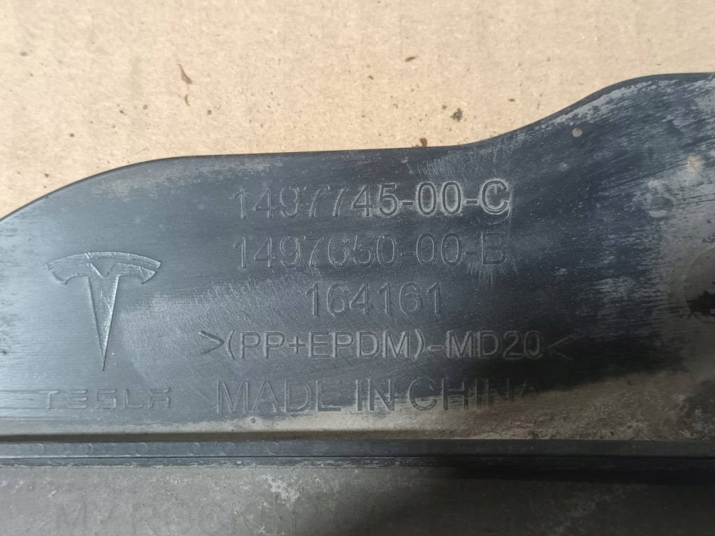 фото №7, Молдинг поріг права tesla model y поріг правий