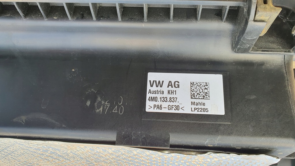 фото №9, Корпус фільтра повітря audi q7 vw 4m0133837