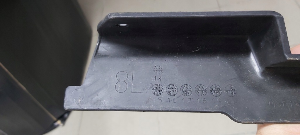 фото №7, Toyota prius v брызговик подкрылок правый перед подкрылок 53852-47050 nowe