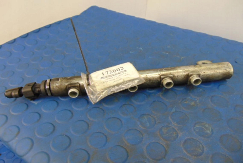 Купити Alfa romeo 147 1.9jtd молдинг упорскування 55197370 0445214095