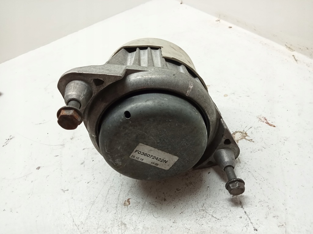 фото №5, Mercedes w212 w204 кронштейн подушка кронштейн двигуна