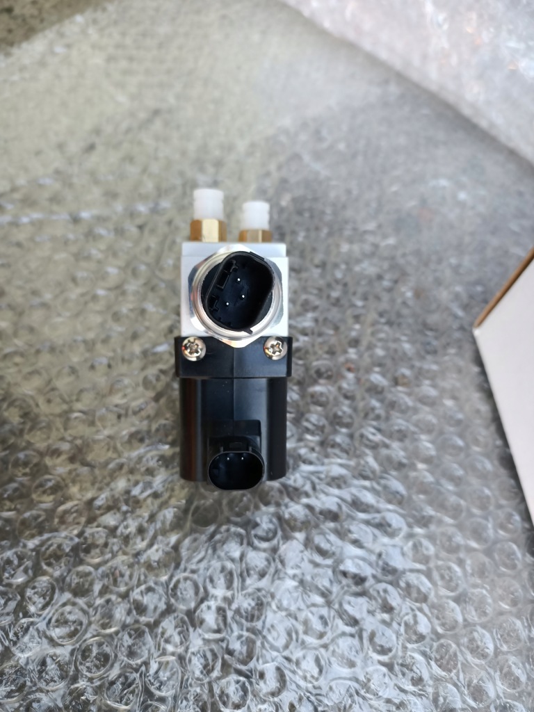 фото №4, Молдинг розподільник блок клапанний mercedes w211 cls