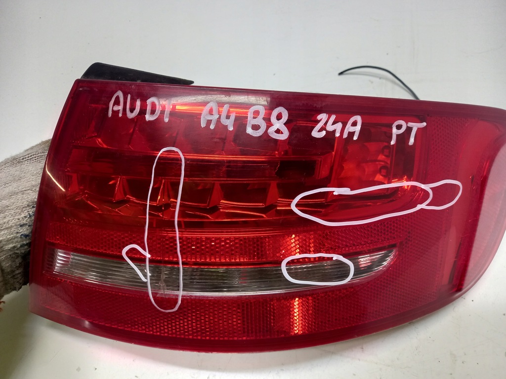 фото №10, Audi a4 b8 лампа права задня правий задня з крила kombi