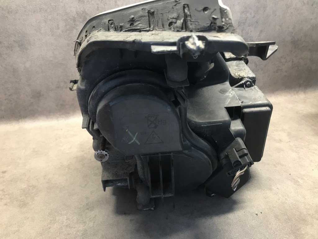 Лампа vel satis лівий перед ксенон в Україні