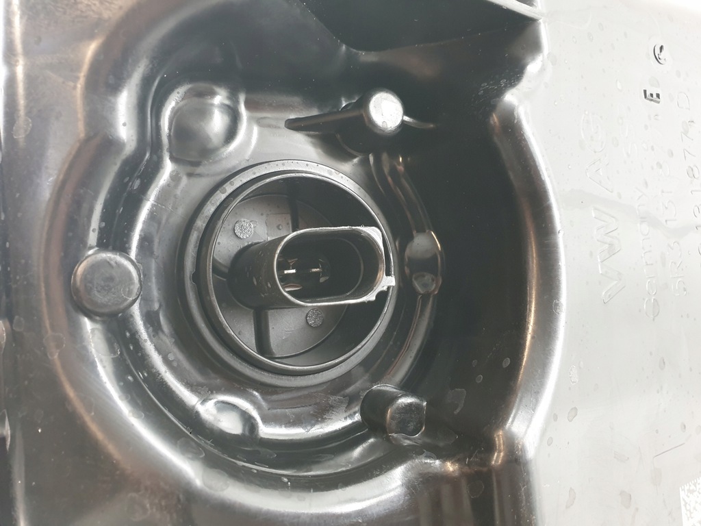 фото №8, Бак насос adblue vw caddy iv 4 20-24 5r3131877e 5q0131969g 0444040074