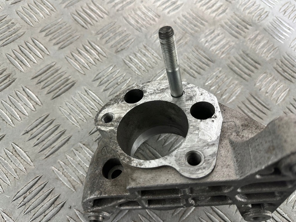 Купить Lancia delta iii 1.6 jtd опора полуось 55203363