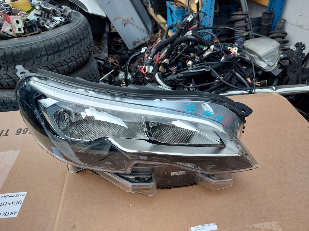 фото №1, Лампа передняя правая traveller expert 16- europa