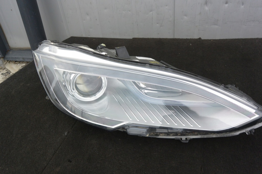 фото №1, Tesla s 12-16 лампа правая перед ксенон usa