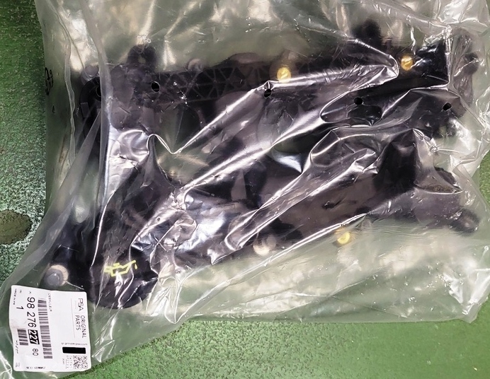 фото №9, Крышка клапанов citroen berlingo iii 1.5hdi 9827622780 оригинал