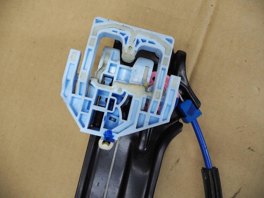 фото №8, Bmw 2 f46 подъемник механизм стекло правый перед