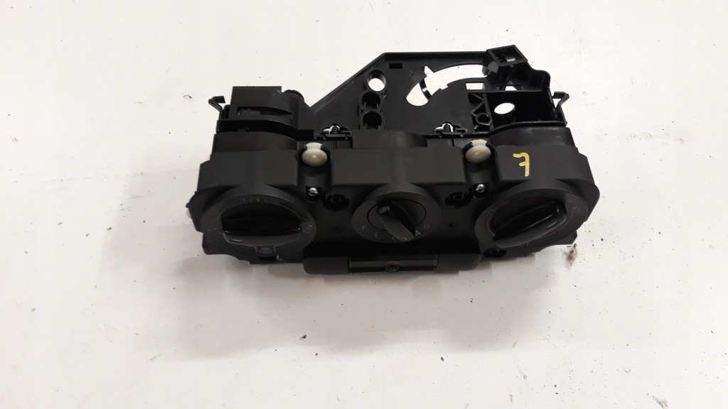 фото №1, Панель кондиционера 5m2820045a vw tiguan 09-