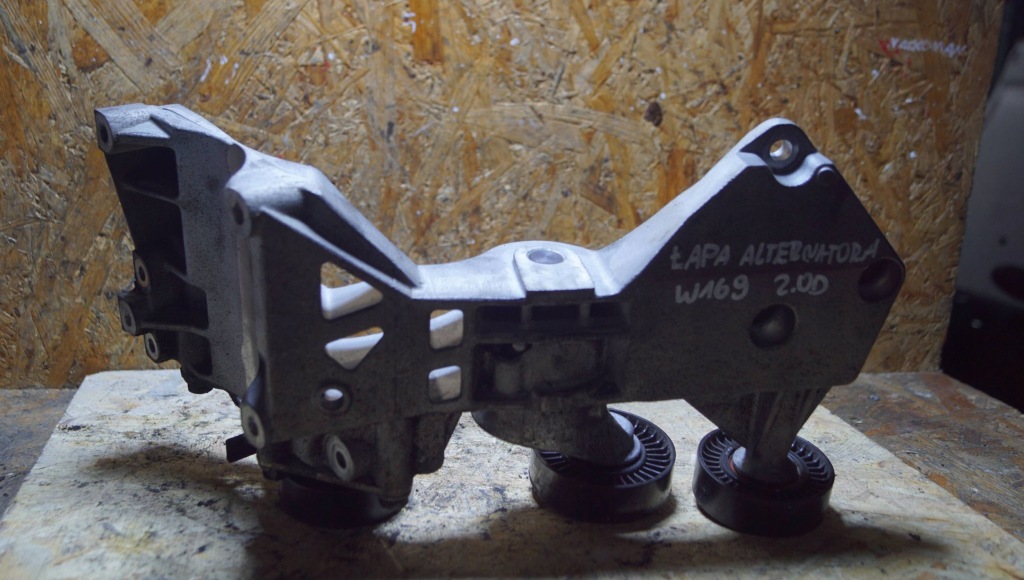 Mercedes w169 2.0 cdi кронштейн натягувач кронштейн генератора Ціна