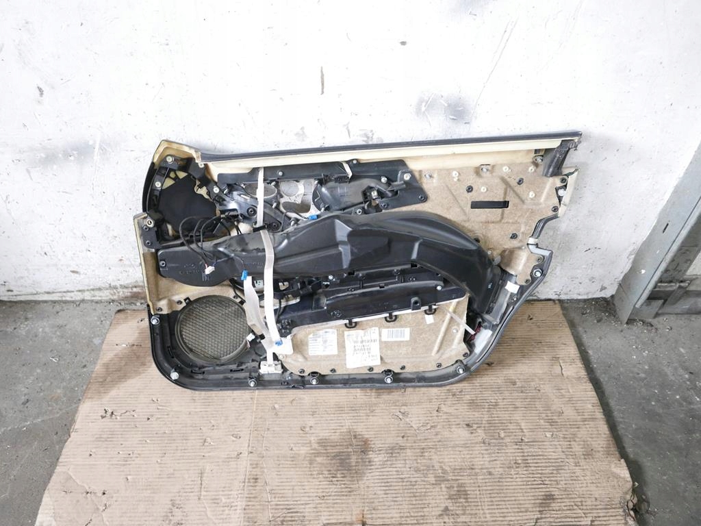 фото №7, Обивка обшивка левый перед mercedes w211 02-06