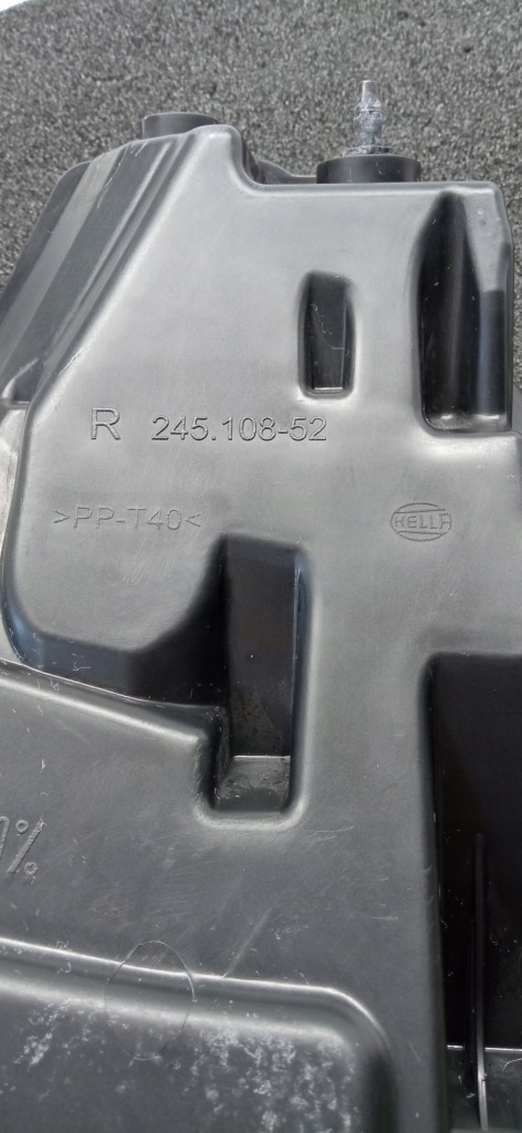 Tesla model 3 y рестайлінг  20- фара перед правий full led європа  1514953-00-c Недорого