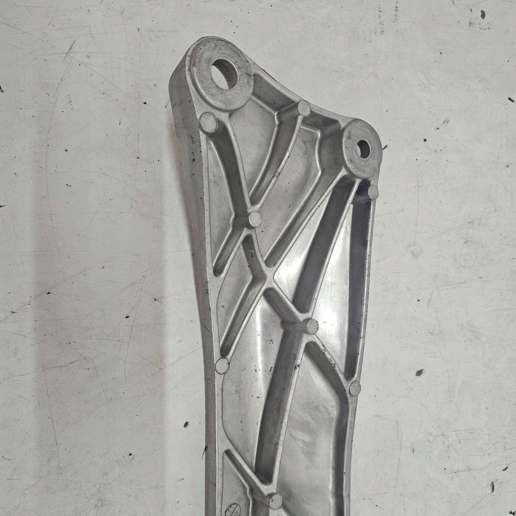 Кронштейн кронштейн верхний tesla model s plaid 2022r 1420568-00-a с Разборки