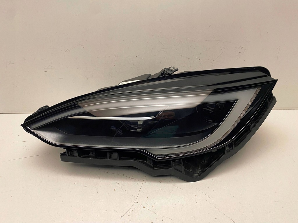 фото №1, Tesla model s комплектна ліва лампа 156371300e