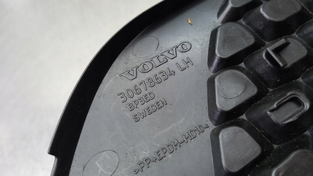 фото №7, Решітка бампера ліва volvo v70 iii 30678634