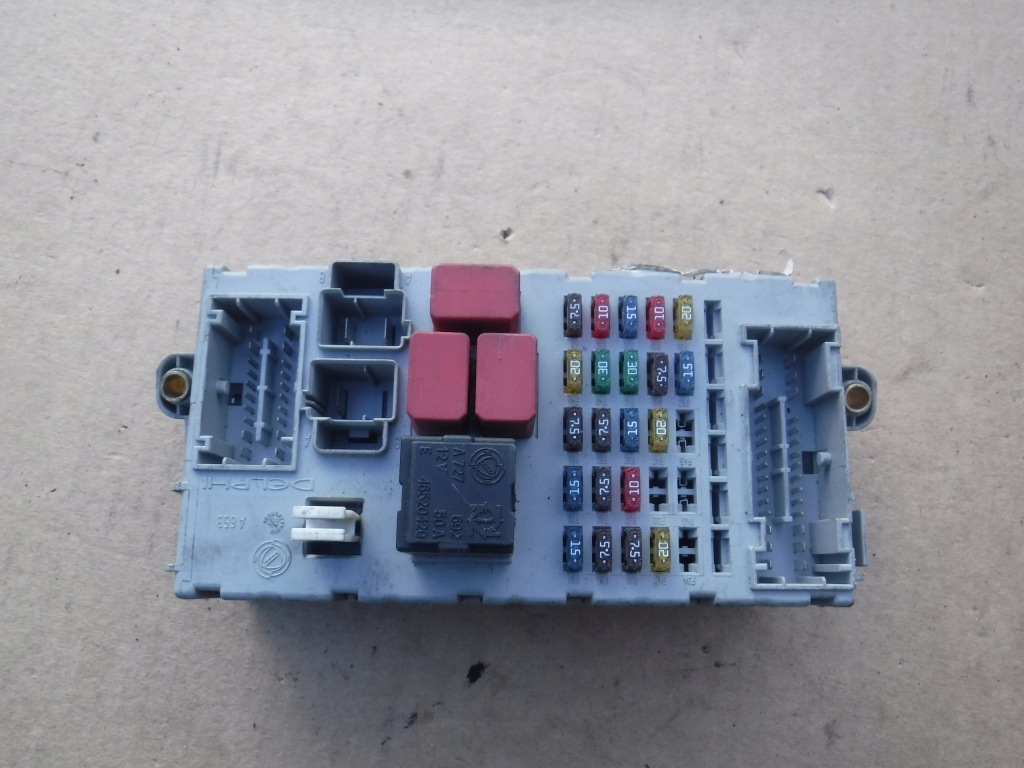 Купити Коробка запобіжників lancia ypsilon 51754964 51733919