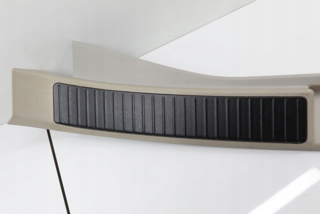 Mercedes w251 накладка поперечина молдинг багажника 2516903925 Недорого