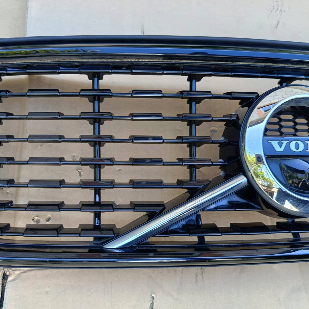 фото №3, Решётка радиатора перед значок хром volvo xc40 ii 2017- камера r-design