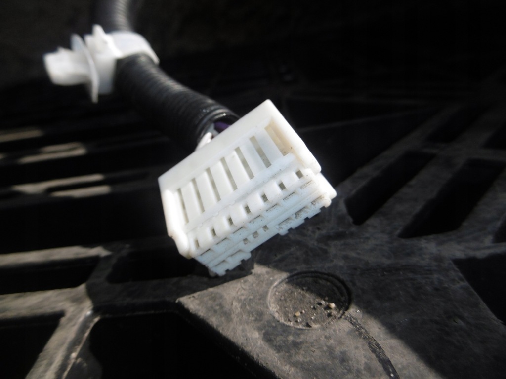 фото №12, Крышка багажника задняя багажника лампы infiniti m30 m35 m37