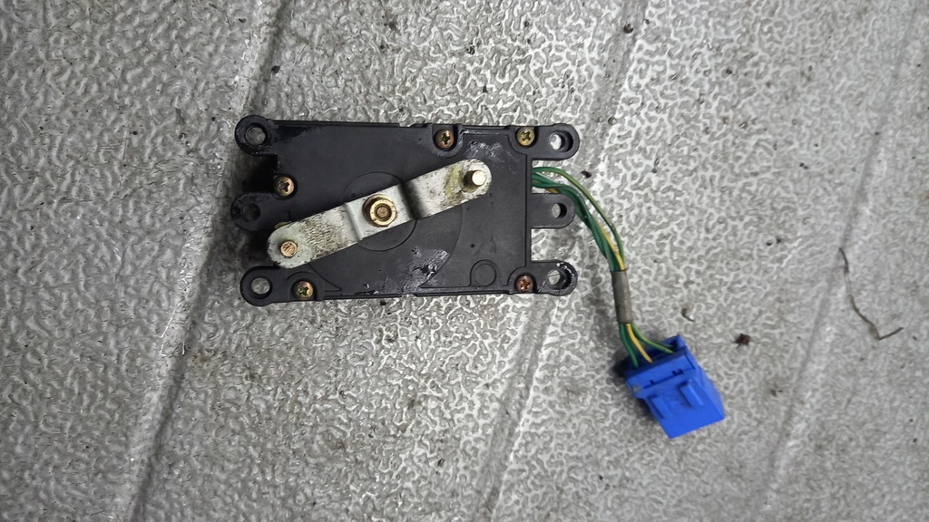 фото №4, Моторчик обігрівача mazda 626 92r