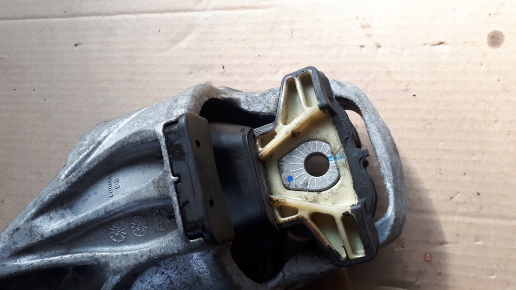 фото №10, A4 b9 8w подушка двигуна 2.0 tfsi 8w0199371cr a5