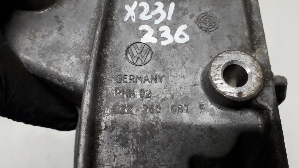 Porsche cayenne 1 3.6 кронштейн генератора 022260087f Недорого