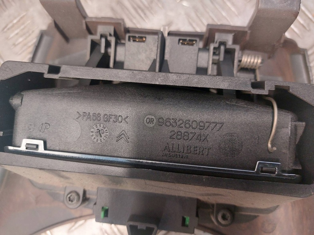 фото №8, Рамка консолі центральної + домкрата citroen c5 i 9632615077 9632608577