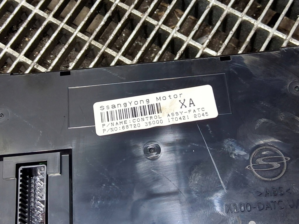 фото №10, Панель кондиционера ssangyong tivoli 6872035000