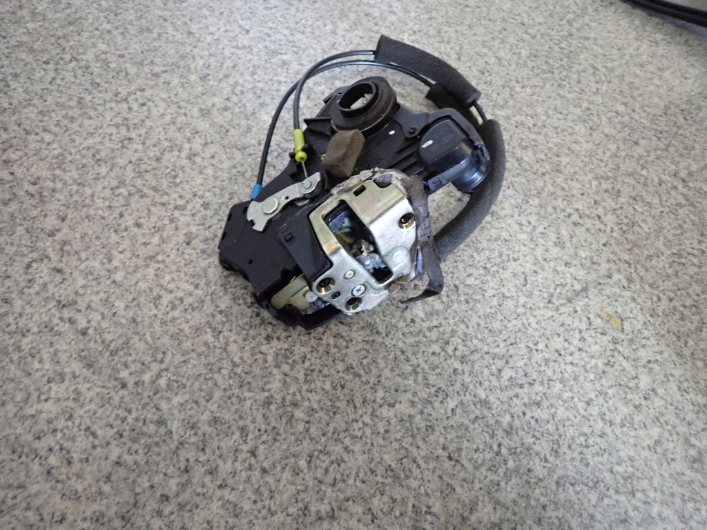 фото №3, Toyota camry 01-06 замок дверь передний правый 6 pin