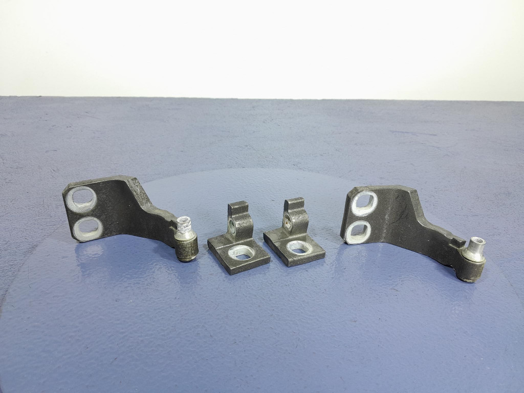 фото №1, Alfa romeo tonale петля петли дверь задняя задние правое 581/b