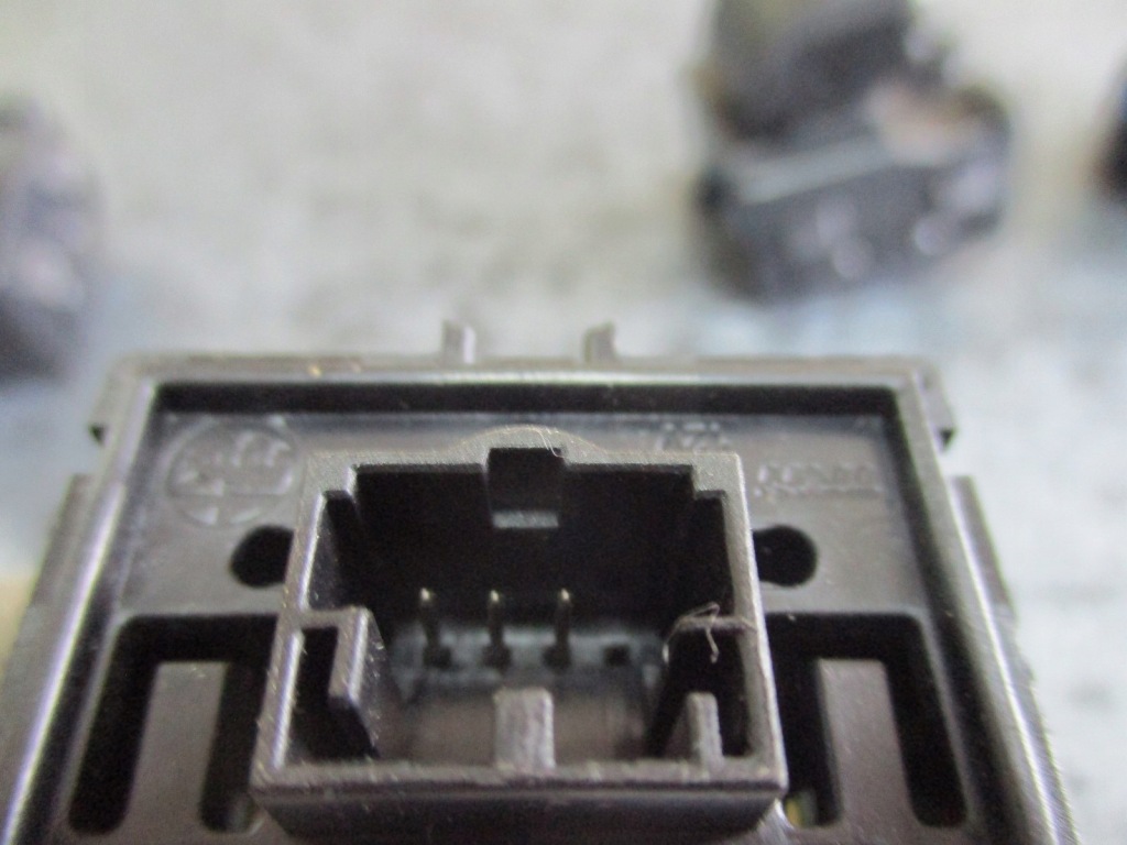 фото №3, Переключатель крышки alfa romeo stelvio 01561170210