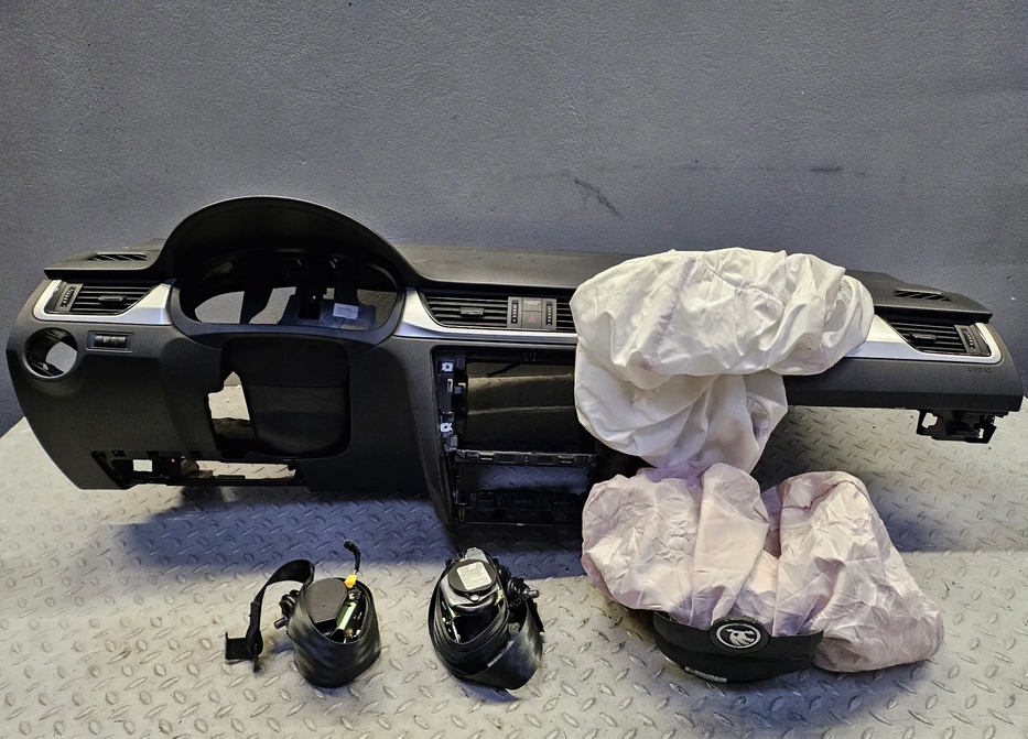 фото №1, Skoda rapid консоль подушка безпеки ремені безпеки 17 liftla7w lift