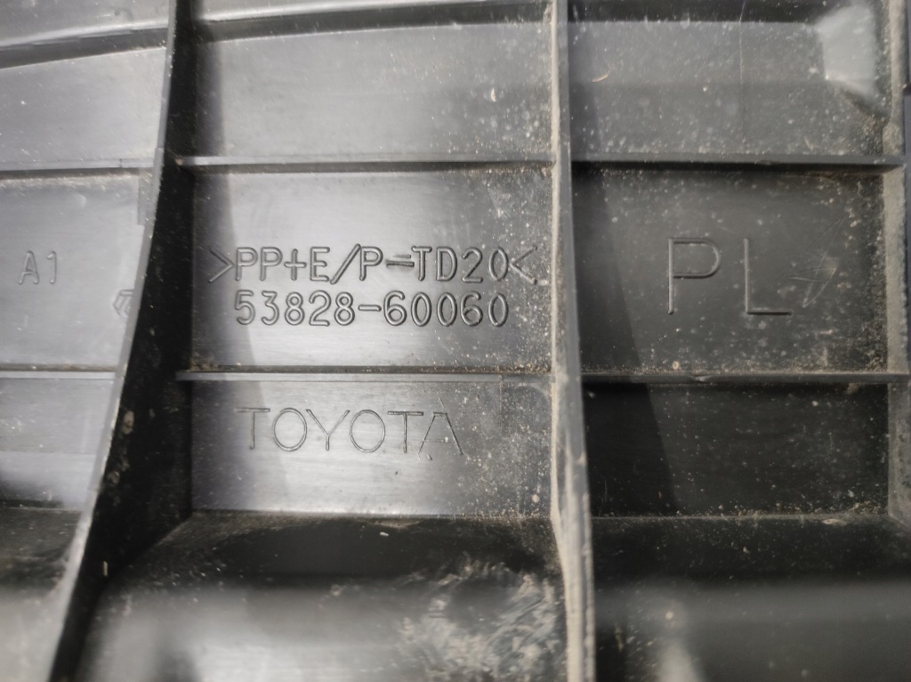 Шумоізоляція захист крила ліва перед toyota land cruiser 150 j15 lift в Україні