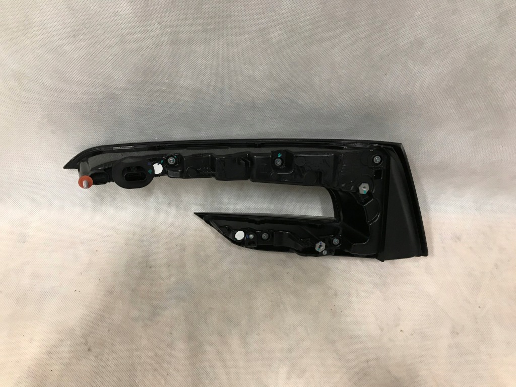 Tesla model 3 23- фара задня ліва led європа Доставка