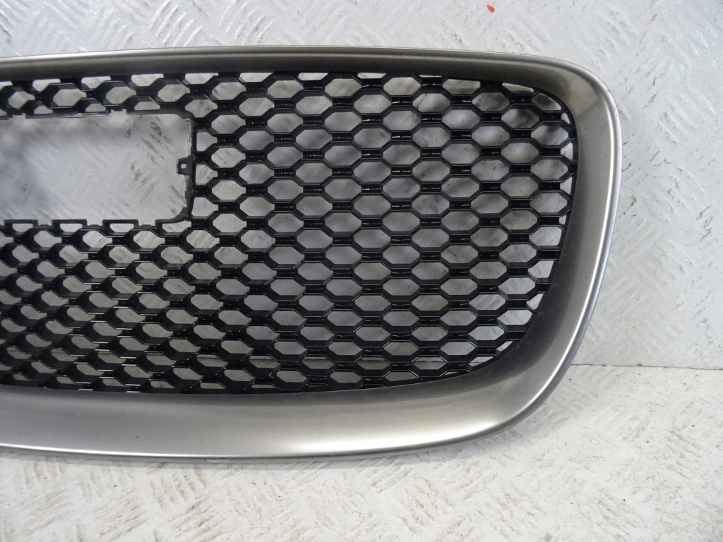 Решітка радіатора решітка  перед jaguar f pace x761 hk83-8b271 під  радар в Україні