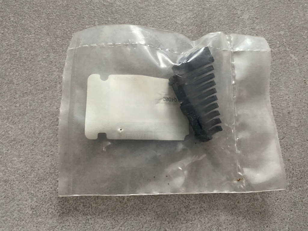 фото №3, Шпонка скло передньої 7700838570 renault clio iii