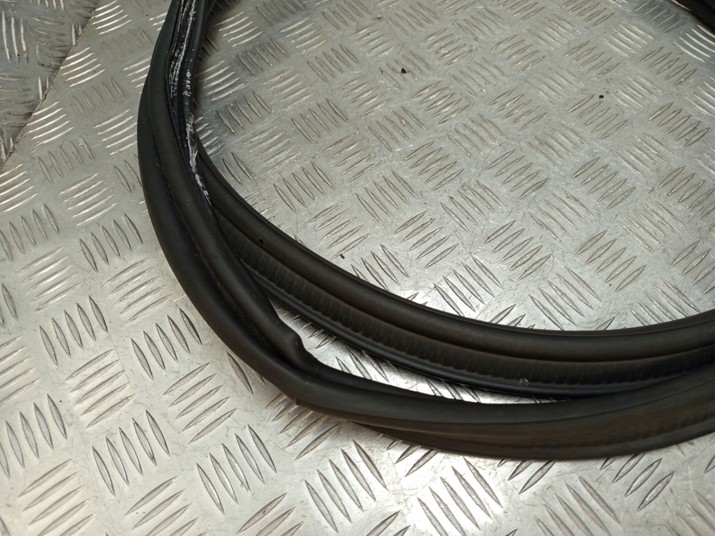 фото №15, Renault clio v lift прокладка крышки багажника задняя задняя