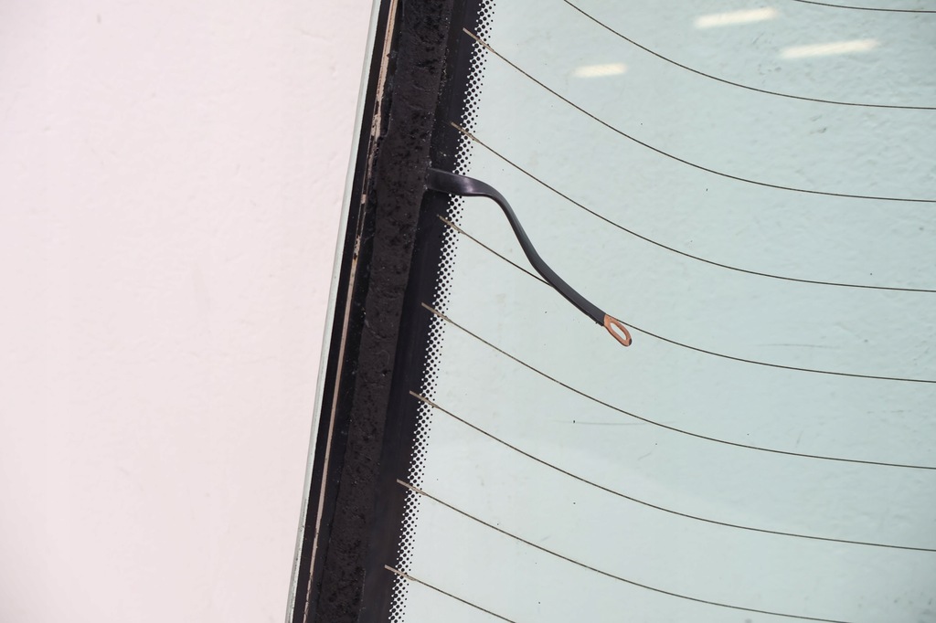 фото №8, Mercedes-benz w124 sedan стекло задняя