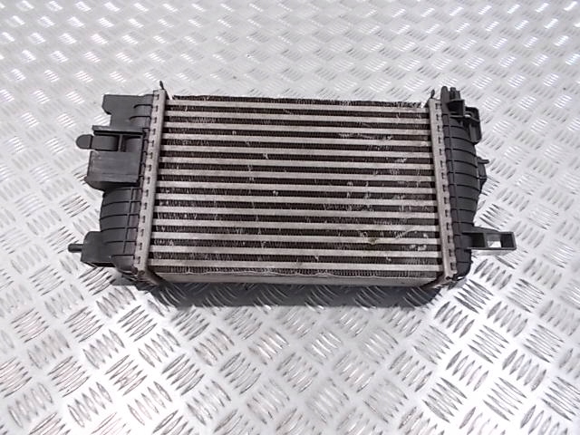 Радіатор інтеркулер opel meriva b corsa d 06-17 13283251 оригінал Зі Шроту