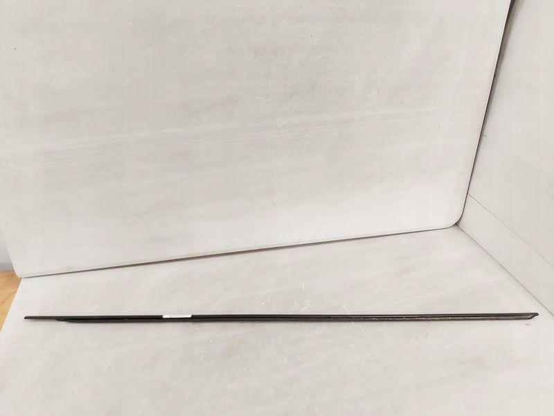 фото №1, Volvo c30 молдинг ущільнювач лівий перед ліва