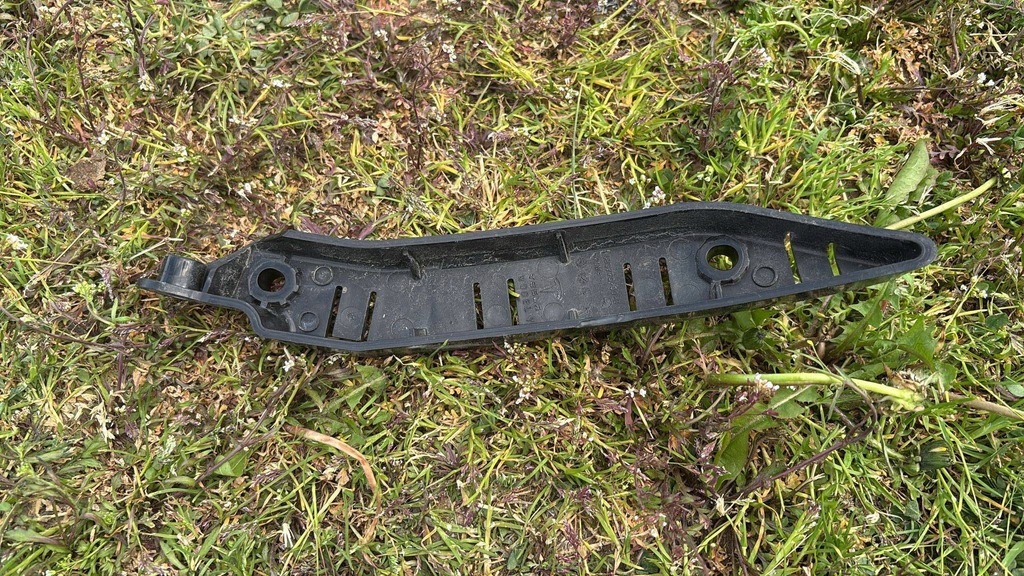 фото №1, Tesla model y кронштейн крила праве перед 149377100b