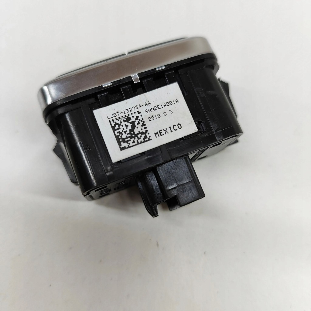 фото №8, Ford mustang mach-e 2020 кнопка света аварийных