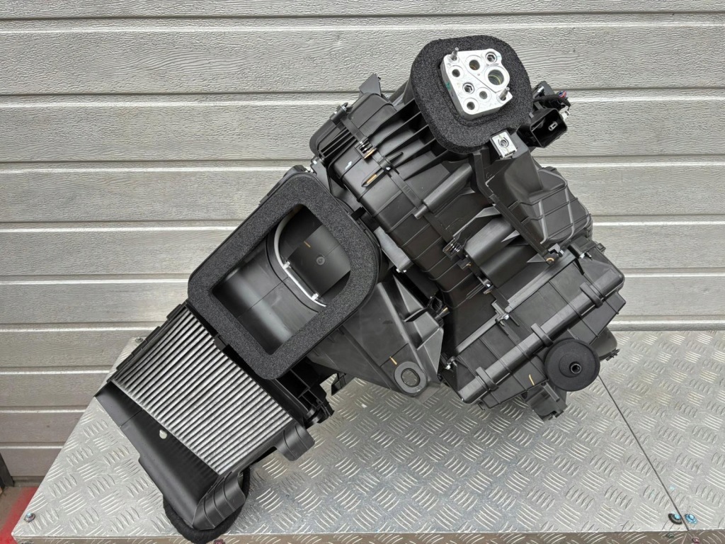 фото №5, Tesla model 3 s plaid 2021r. отопитель комплектная ideał eu. 1688888-96-b