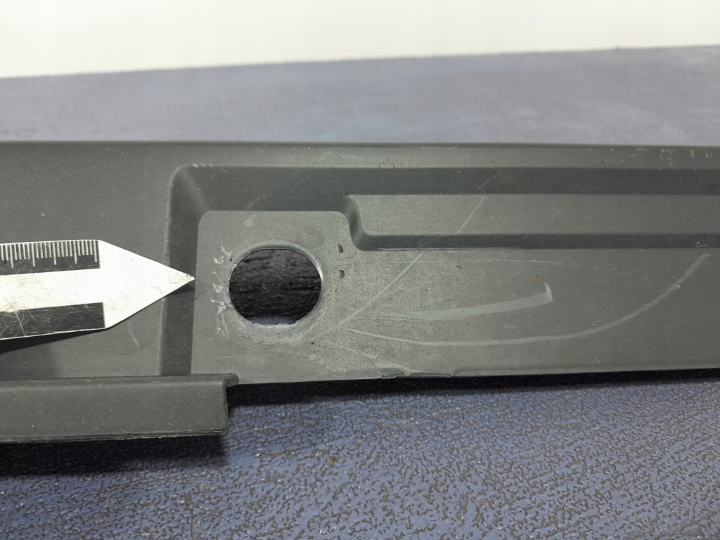 Lexus ux 250h молдинг поріг права 75850-76030 Зі Шроту