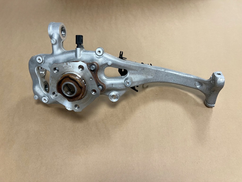 фото №1, Audi a4 a5 8w поворотный кулак перед 8w0407241f